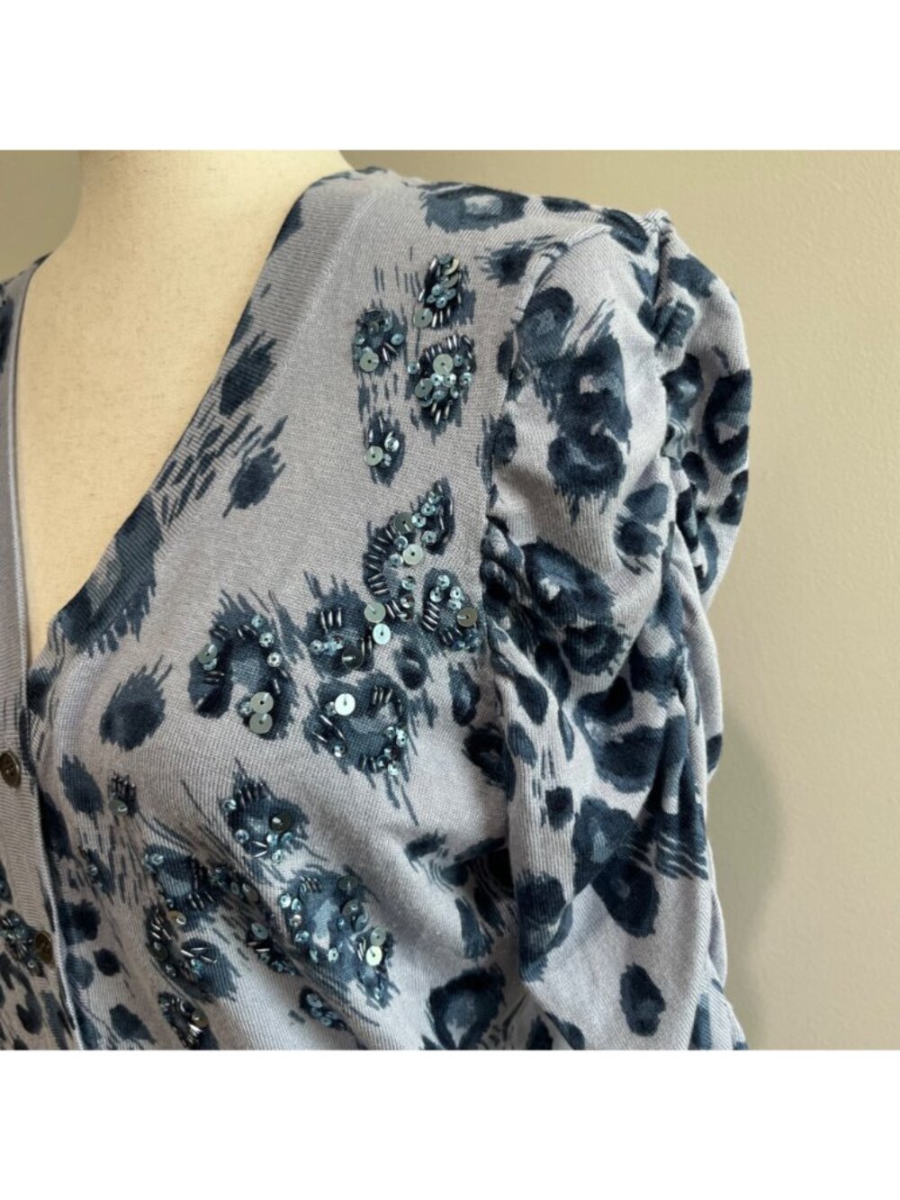 Kelly Leopard Print Sequin Cardigan Sweater Womens XS Blue 3/4 Ruched Sleeve - Picture 3 of 7